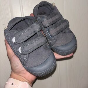 🛍️3 for $12🛍️- size 6.5c toddler shoes with straps